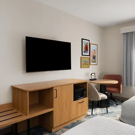 Hampton Inn & Suites Ontario-2