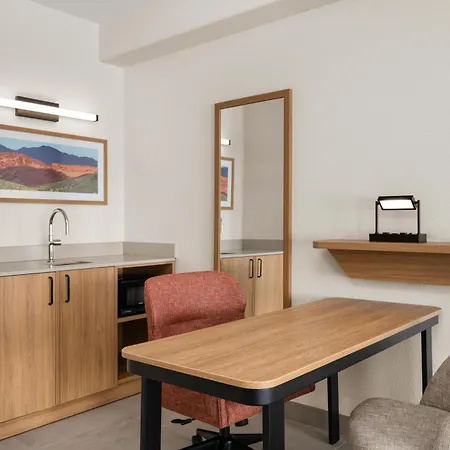 Hampton Inn & Suites Ontario-3